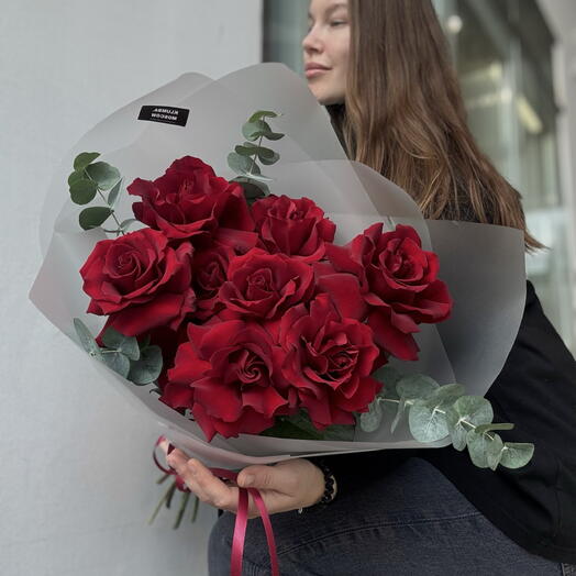 9 бордовых французских роз