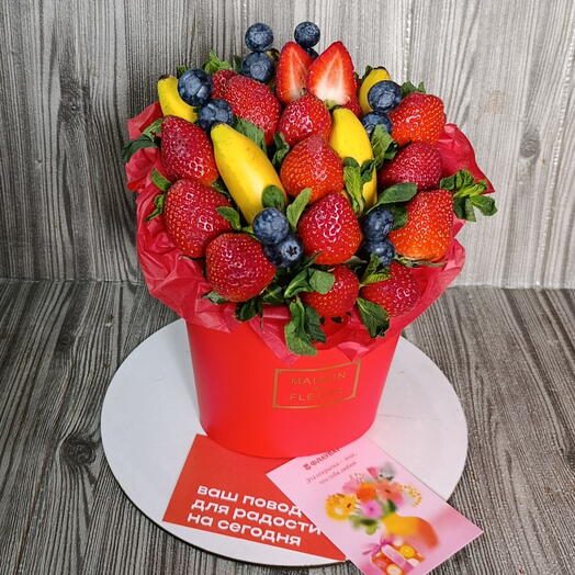 Ягоды в коробке/ красный🍓