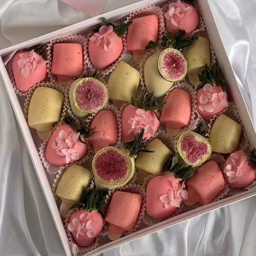 Клубника, банан в шоколаде