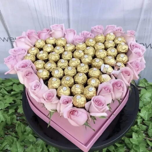 Розы и конфеты «ferrero rocher»