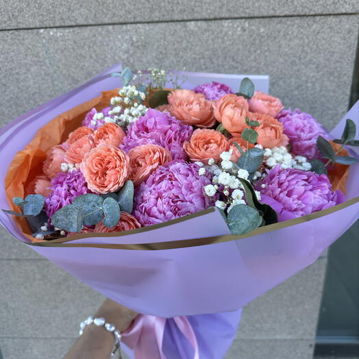 Пионы в саду