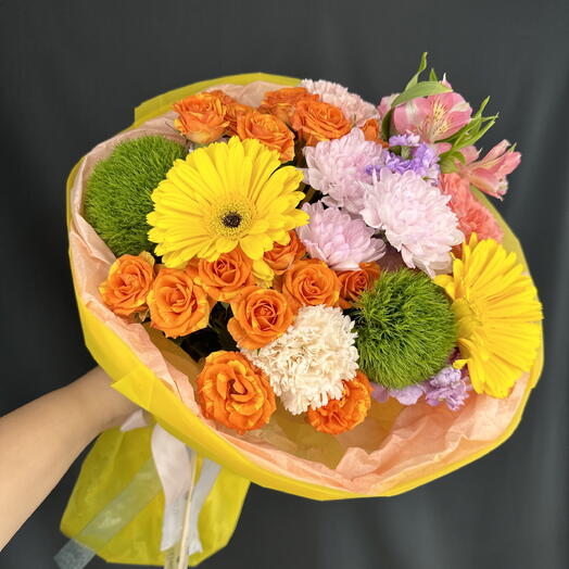 Дофаминовый букет с кустовыми розами 🌸