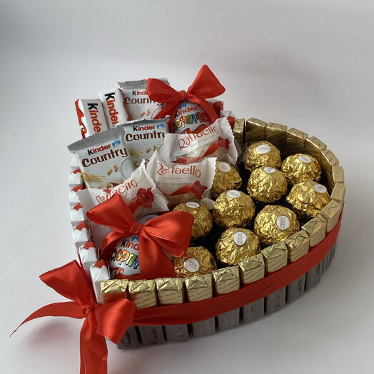 «Балую самую самую» 💛🥥
Шоколад Ferrero Rocher, Merci, Kinder, Raffaello