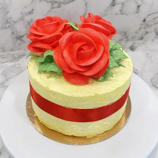 Торт из зефира, с начинкой из клубничного конфи, украшенный зефирными Розами! Диаметр торта 16 см. День рождения, Юбилей, Маме