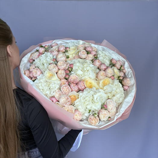 Букет с пионовидными розами