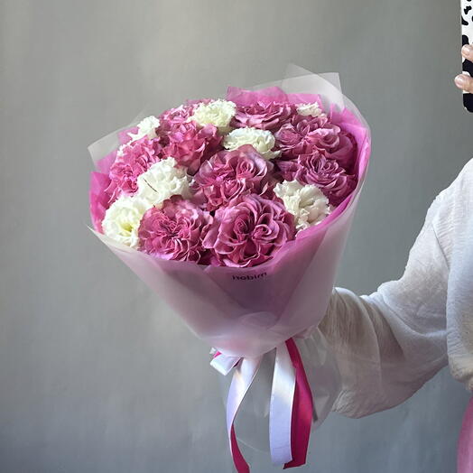 Розы и лизиантусы 💗