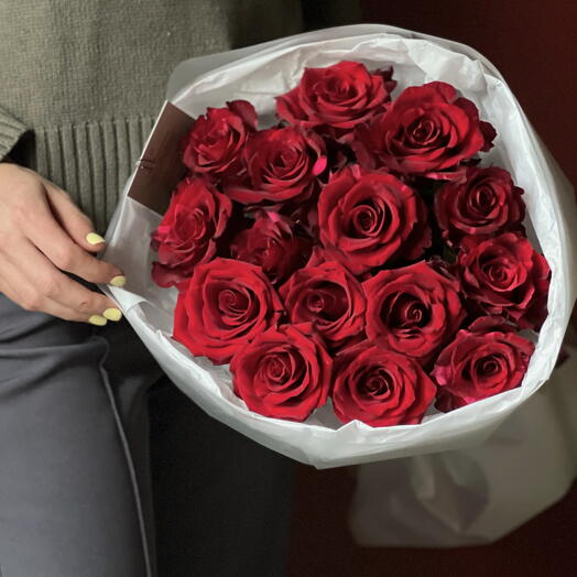 Mono bouquet of 15 red roses