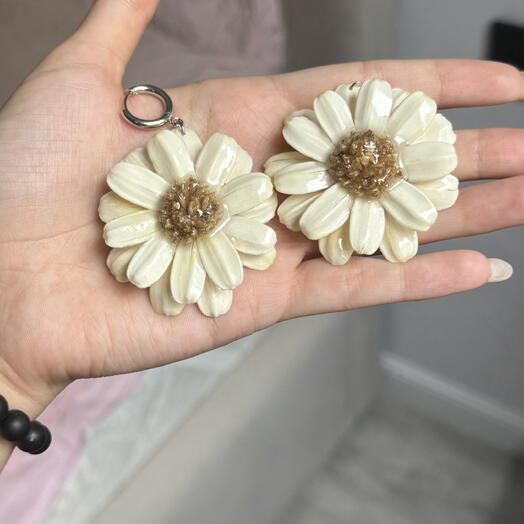 Серьги цветы white