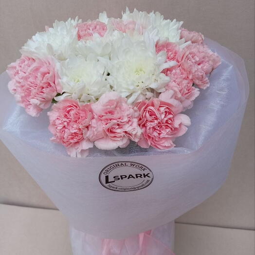 🎁 Free gift with your order "A duet of dianthus and chrysanthemums"