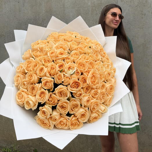 101 роза Peach Avalanche