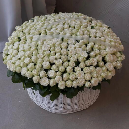 201 Roses in basket