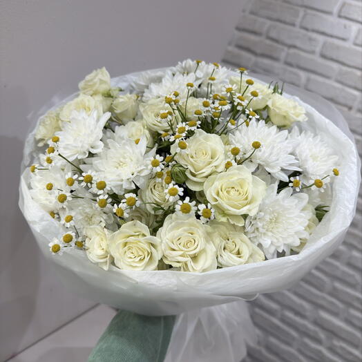 Микс букет с ромашкой «Белая вуаль»