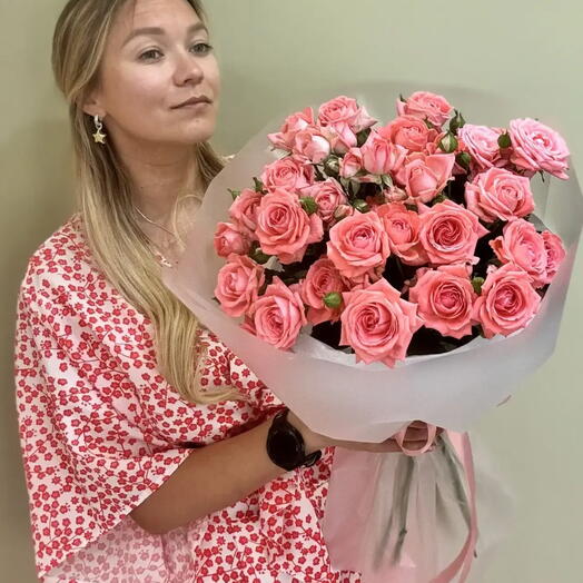 Букет из 5 шт.розовых кустовых роз Барбадос 60 см
