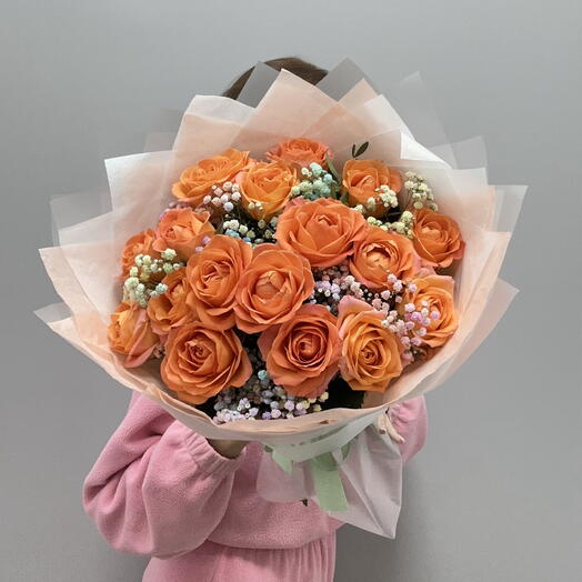 Букет из роз и гипсофилы 🧡