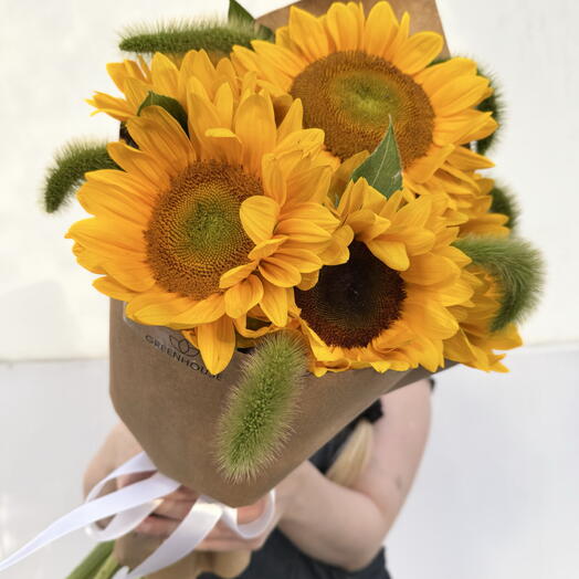 Лето здесь 💛Букет с подсолнухами и сетарией