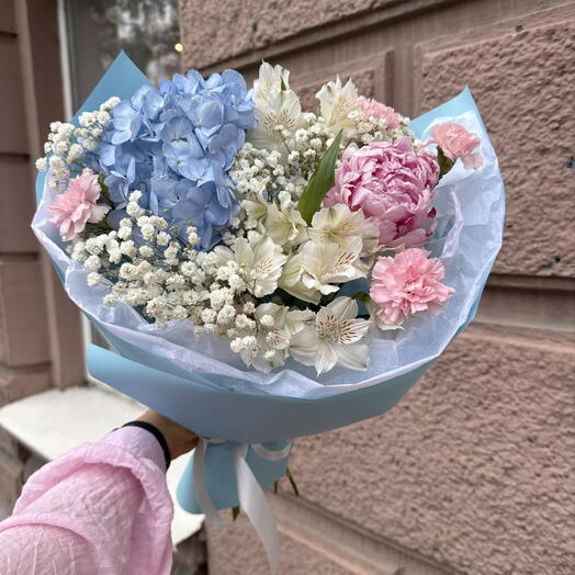 Букет с гортензией