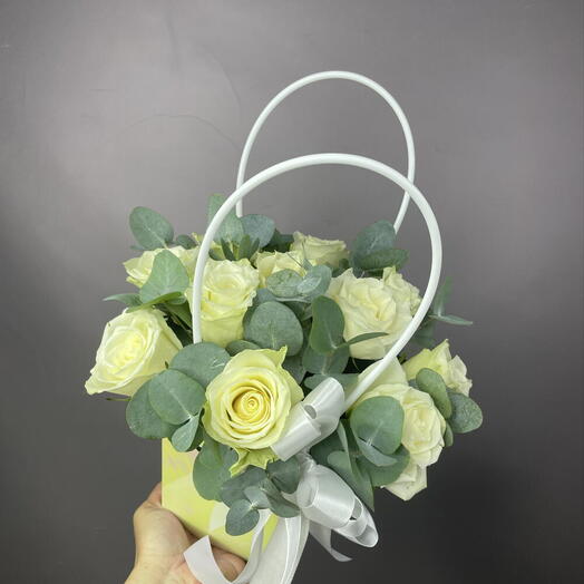 Сумочка из белых роз и эвкалипта 🌹