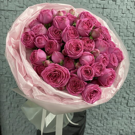 Букет из ярких кустовых роз 🌸