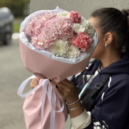 Букет нежняшка из гортензии, диантусов и хризантем 🌸