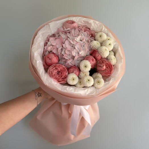 Гортензия, 2 Сантини , 3 кустовых роз
