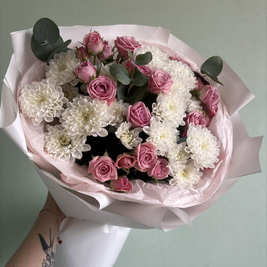 Букет из кустовой розы/кустовой хризантемы и эвкалипта 💕💐