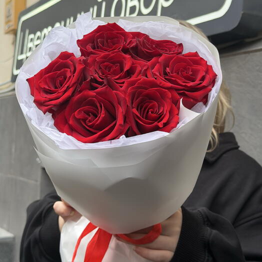 Красные розы с оформлением 🌹