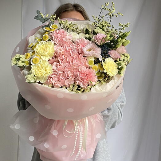 Букет из гортензий, диантусов, ромашек эустом🌸