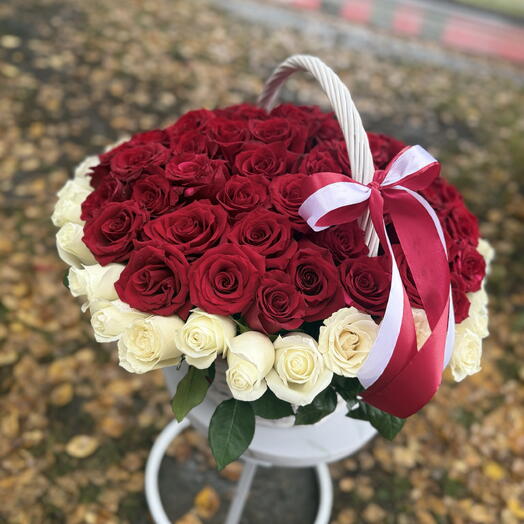 101 Роза в корзине с любовью