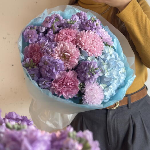 Букет «баблгам 💕🛼» с Астрой, маттиолой, гортензией