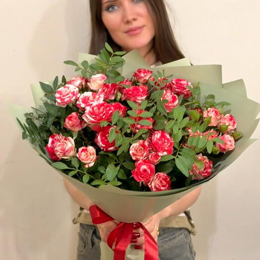Букет из пламенной кустовой розы и фисташки ️‍🔥