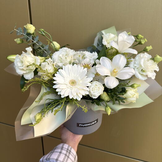 Композиция из белых цветов