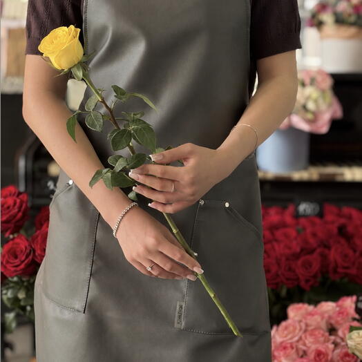 Роза жёлтая (70 см)
