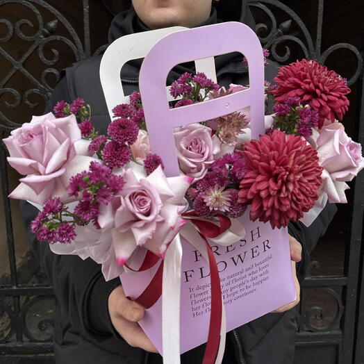 Композиция с хризантемой и розами