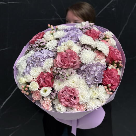Шикарный букет для любимой 💜 Роза, гиперикум, лизиантус, гортензия, хамелациум