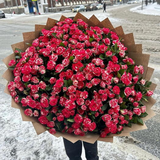 Огромный премиальный букет из кустовой розы