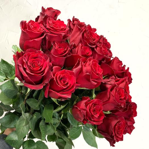 25 red roses