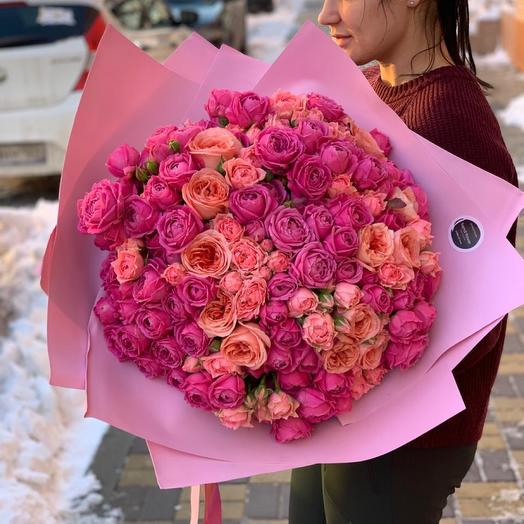 Bouquet of peony-shaped fragrant roses