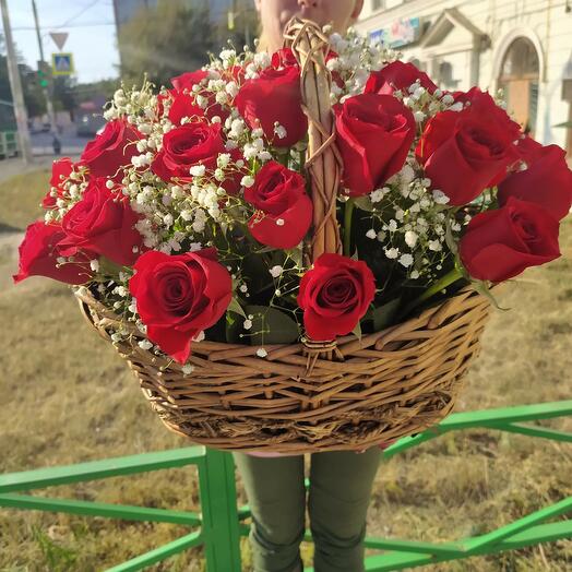 Корзина красных роз