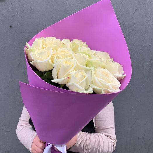 15 White Roses