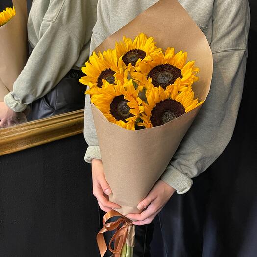 Mono bouquet 135 из 5 подсолнухов