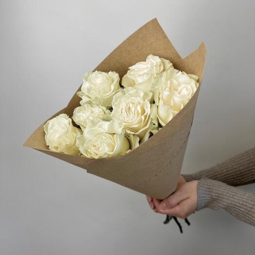 7 rosas blancas de cabeza grande