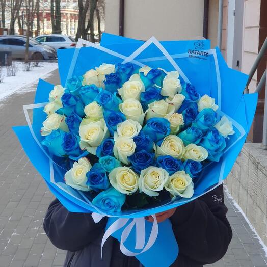 51 роза в оформлении 💙🤍💙
