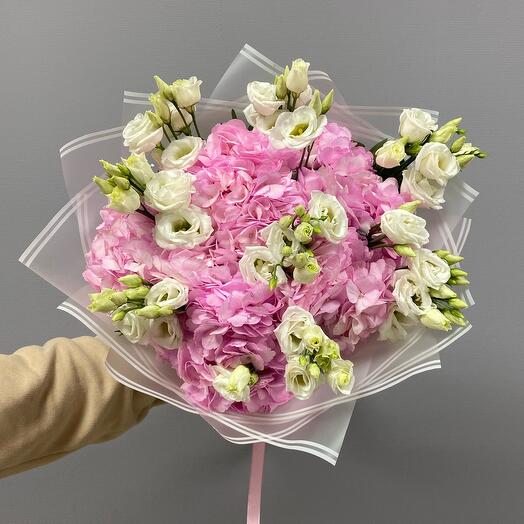 Eustoma white and pink hydrangea