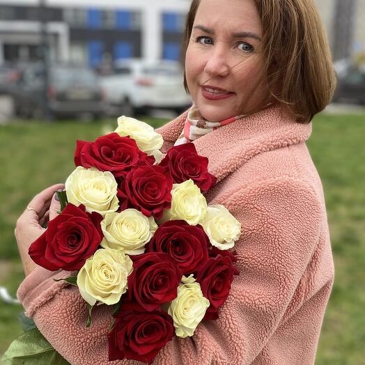Bouquet of 15 red and white Ecuadorian roses Explorer+Mondial premium 50-60 cm