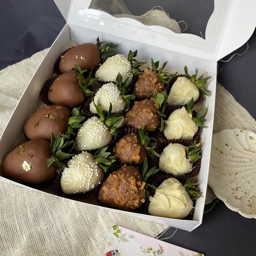 A set of strawberries in chocolate "Yin Yang"