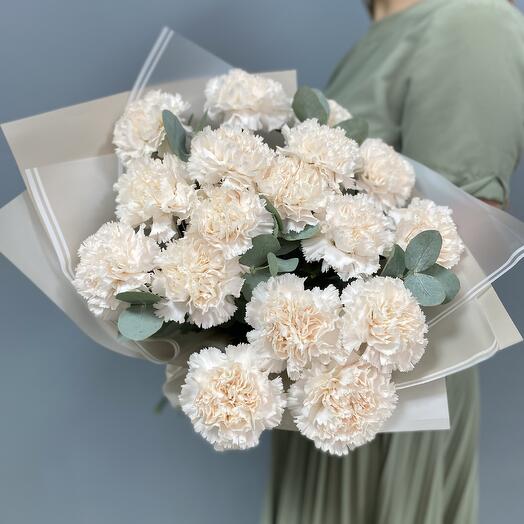 Delicate bouquet of dianthus "Lace"