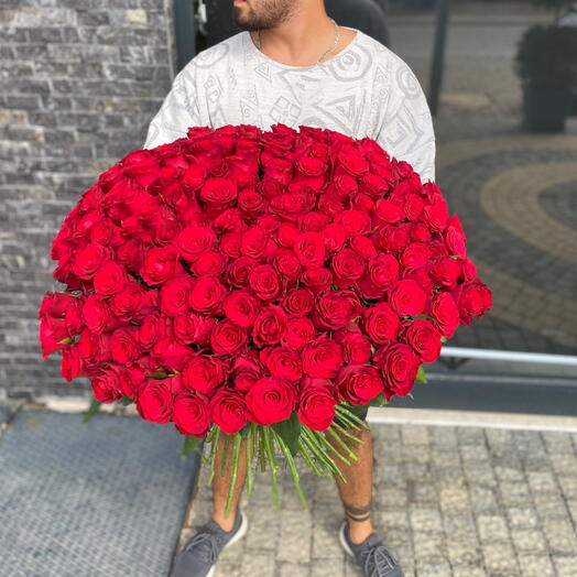 Bouquet of 151 red roses 75