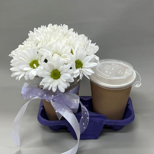 Set of flower cups and fruit tea