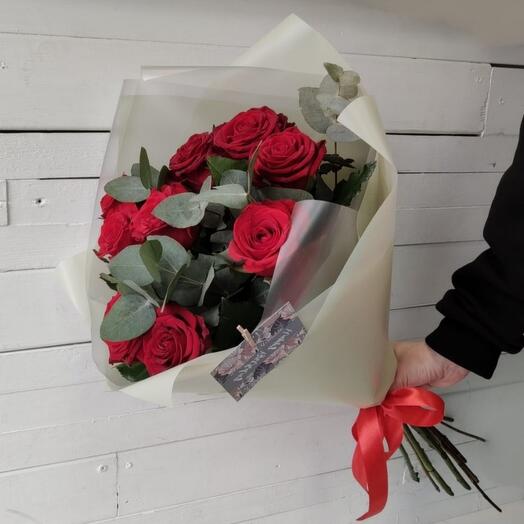 Букет из 9 роз и эвкалипта