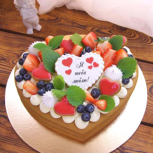 Торт сердце с ягодами на день влюбленных Я тебя люблю 1,4кг